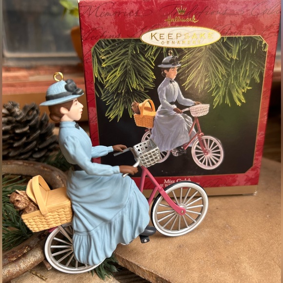 Hallmark KEEPSAKE the Label Ornament - Miss Gulch Wizard of Oz New in Box - Picture 1 of 10
